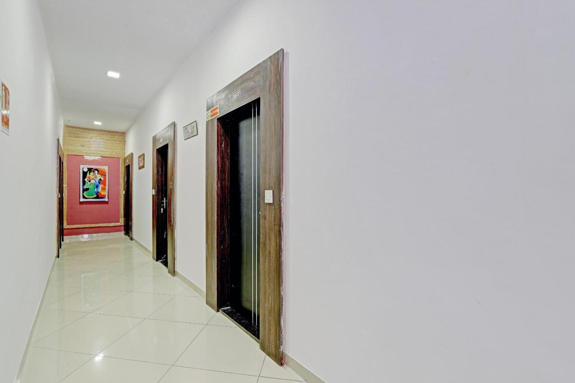 Oyo 11649 Hotel Mahima Gandhinagar Dış mekan fotoğraf