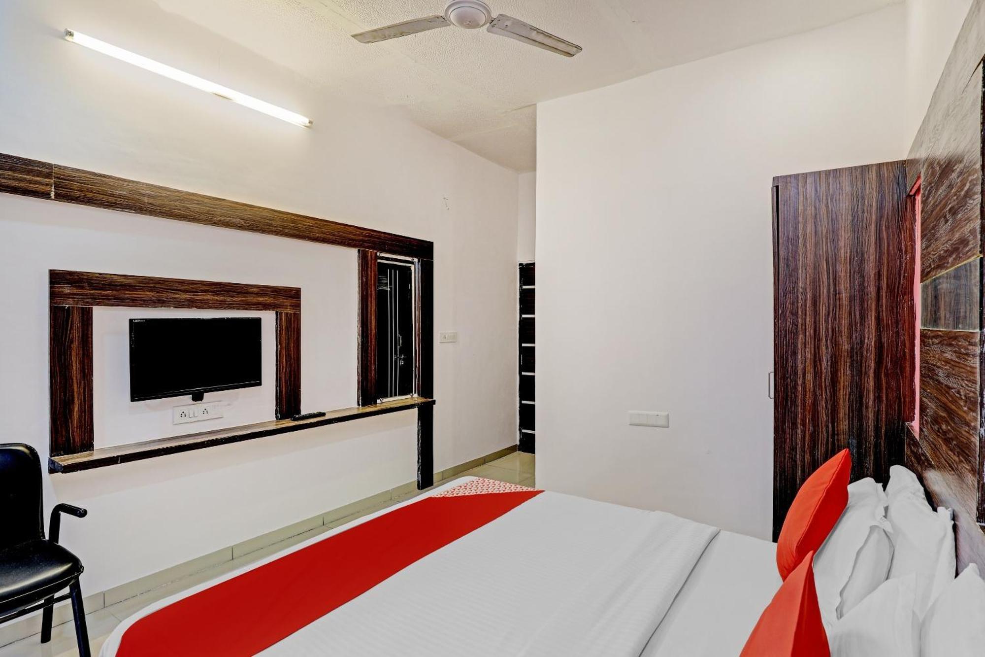 Oyo 11649 Hotel Mahima Gandhinagar Dış mekan fotoğraf