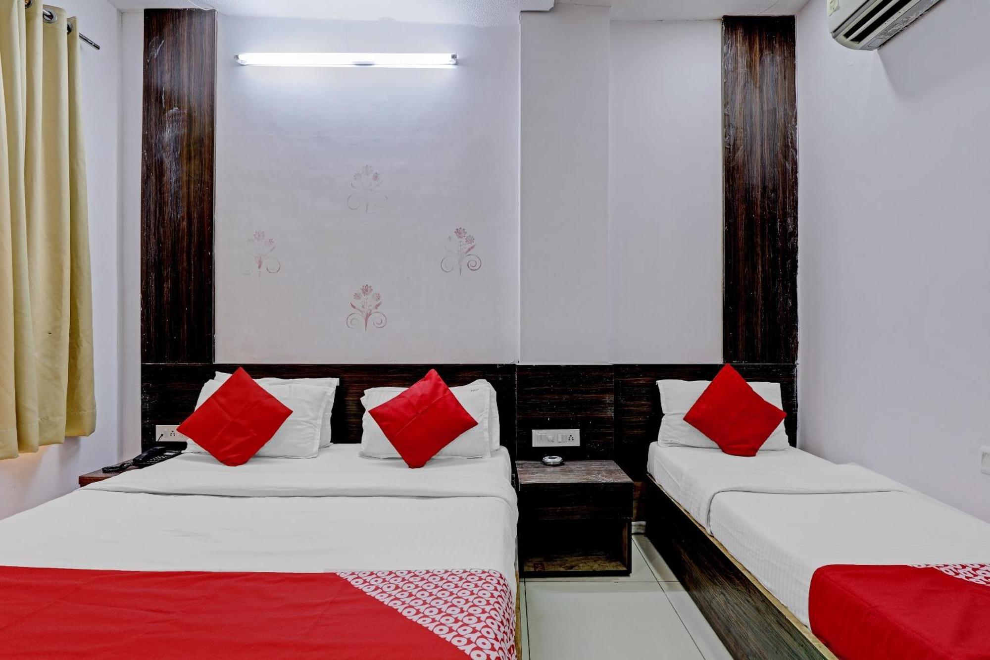Oyo 11649 Hotel Mahima Gandhinagar Dış mekan fotoğraf