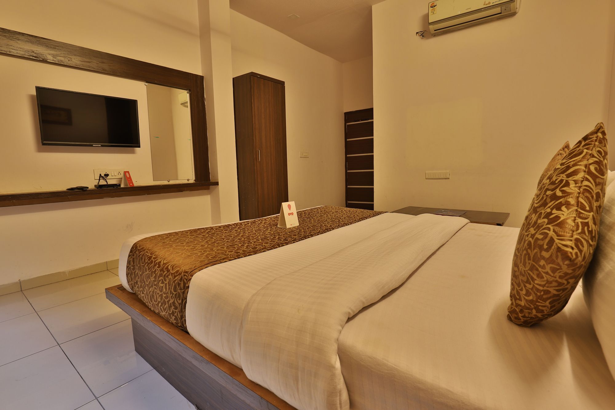 Oyo 11649 Hotel Mahima Gandhinagar Dış mekan fotoğraf